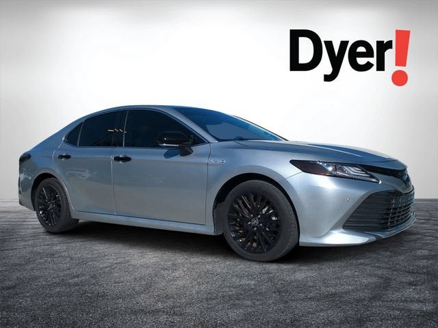 2020 Toyota Camry Hybrid XLE in Other — front three-quarter view